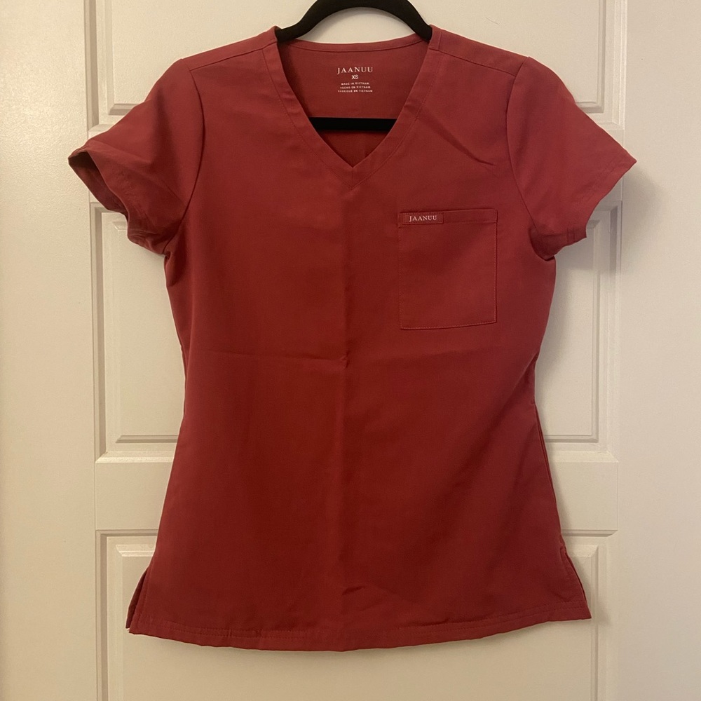 Jaanuu Women’s 3-Pocket V-Neck Top